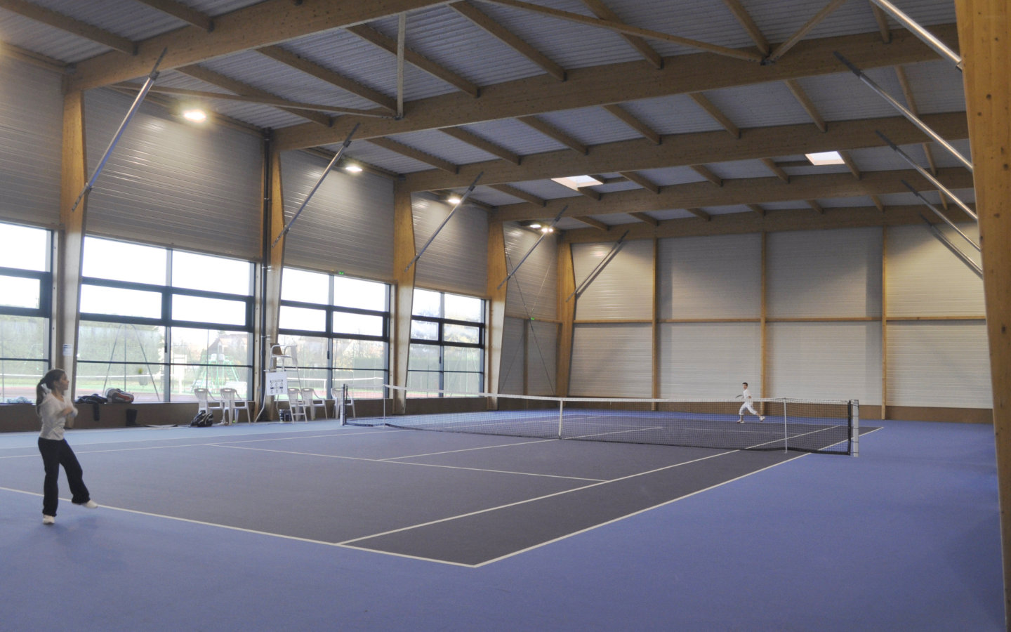 BHPR, architectes, Orléans, Sandillon, Tennis, couvert, court de tennis, club de tennis, Salle de tennis, vestiaires, accès, PMR, Double peau, charpente bois, charpente, lamellé-collé, bureau, accueil